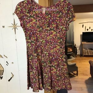 Women’s Medium Dress With Pink, Yellow and White Flowers